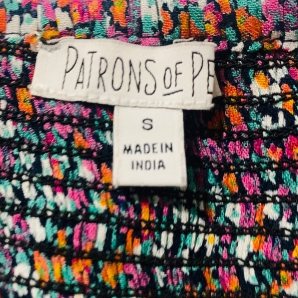 5 for $25🎈 Patrons of peace floral keyhole front tie smocked - Picture 3 of 6